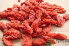 枸杞子泡酒可以壯陽(yáng)嗎？枸杞子泡酒有副作用嗎？