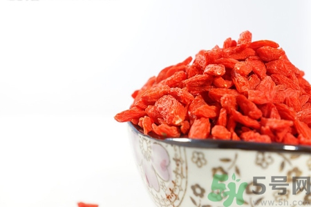 枸杞子泡酒可以壯陽(yáng)嗎？枸杞子泡酒有副作用嗎？