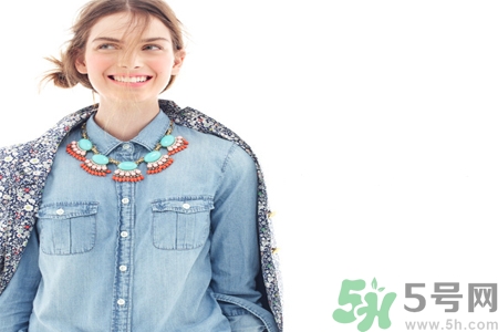 白衣服被染色怎么辦？衣服染色去除小竅門