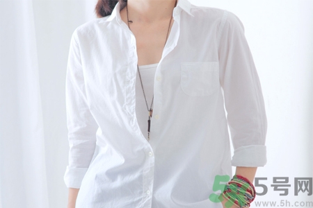 白衣服被染色怎么辦？衣服染色去除小竅門
