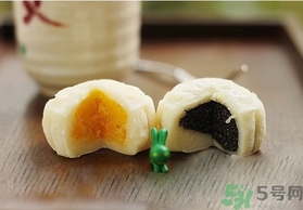 冰皮月餅和冰淇淋月餅有什么區(qū)別？冰皮月餅和冰淇淋月餅?zāi)膫€好吃？
