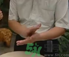 水晶月餅用的什么粉？水晶月餅的做法及配方
