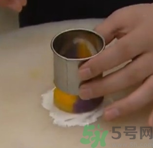水晶月餅用的什么粉？水晶月餅的做法及配方