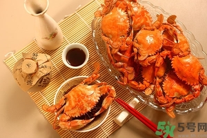 吃螃蟹可以喝紅酒嗎？吃螃蟹可以喝酒嗎？