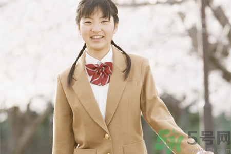 初中生女生的標(biāo)準(zhǔn)胸圍是多少？初中女生正常胸圍是多少？