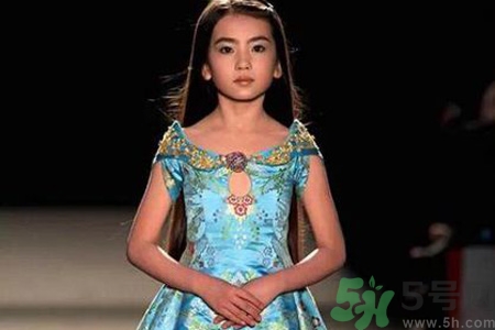 9歲女生的標(biāo)準(zhǔn)身高體重是多少？9歲女生正常身高體重是多少？