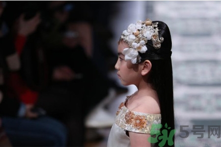 9歲女生的標(biāo)準(zhǔn)身高體重是多少？9歲女生正常身高體重是多少？