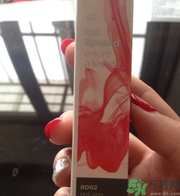菲詩(shī)小鋪水墨絢染水潤(rùn)唇彩怎么樣？菲詩(shī)小鋪唇彩好用嗎？