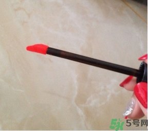 菲詩(shī)小鋪水墨絢染水潤(rùn)唇彩怎么樣？菲詩(shī)小鋪唇彩好用嗎？