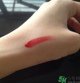 菲詩(shī)小鋪水墨絢染水潤(rùn)唇彩怎么樣？菲詩(shī)小鋪唇彩好用嗎？