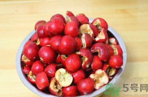 下巴長(zhǎng)痘是上火嗎？下巴長(zhǎng)痘吃什么好？