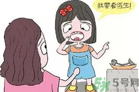 魚刺卡在喉嚨里怎么辦？取魚刺的小技巧有哪些？