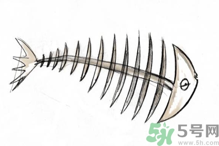 魚刺卡在喉嚨里怎么辦？取魚刺的小技巧有哪些？