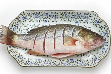 如何挑選新鮮魚(yú)？怎樣吃到不被污染的魚(yú)？
