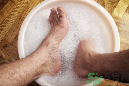 怎么治腳臭？腳臭的原因是什么？