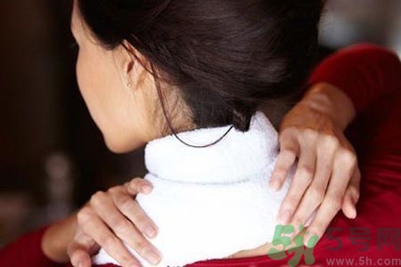 落枕脖子疼怎么辦？落枕和頸椎病區(qū)別