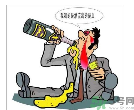 酒精中毒的早期癥狀有哪些？酒精中毒的癥狀有哪些？