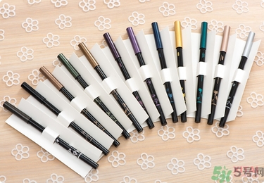 solone眼線筆怎么削？怎么推出來？