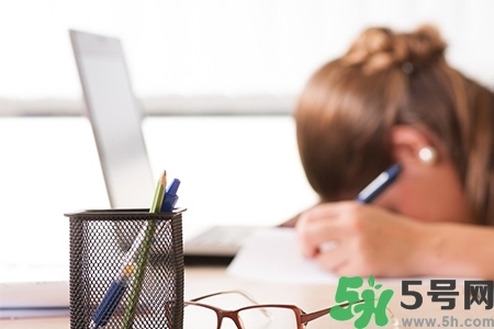 下午犯困怎么辦？犯困按摩什么穴位效果最快？