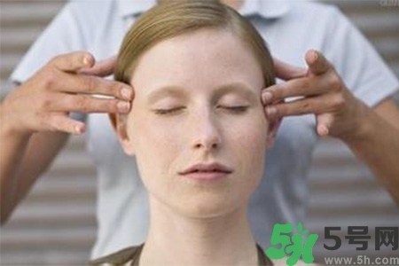 下午犯困怎么辦？犯困按摩什么穴位效果最快？