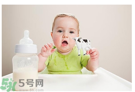 積食發(fā)燒可以喝牛奶嗎？積食發(fā)燒可以喝酸奶嗎？