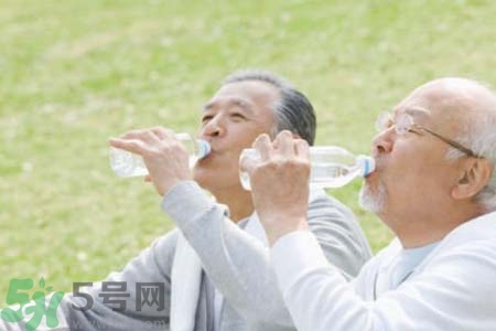 喝水能預(yù)防心血管疾病嗎？什么時(shí)候喝水對(duì)身體最好？
