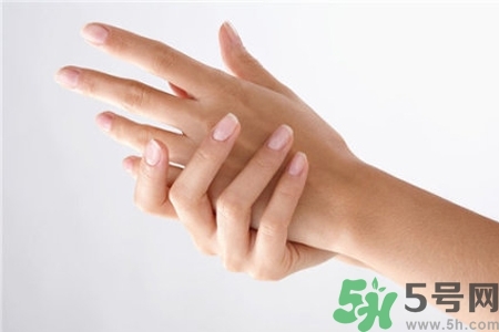 手干裂口子怎么回事？手干裂口子怎么辦？