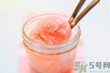 吃冰可以治療感冒嗎？喉嚨痛可以吃冰淇淋嗎？