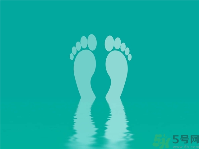腳拇指外翻遺傳嗎？腳拇指外翻怎么矯正？