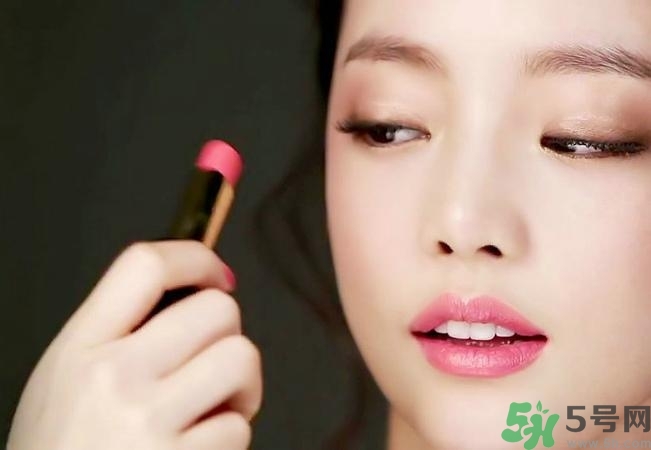 口紅怎么選適合自己的？口紅怎么涂好看？