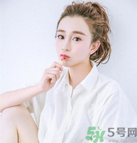 皮膚不白的人染什么顏色的頭發(fā)？頭發(fā)顏色怎么選擇？