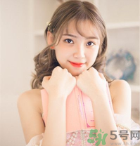 皮膚不白的人染什么顏色的頭發(fā)？頭發(fā)顏色怎么選擇？