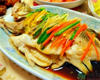 鱸魚的熱量是多少？清蒸鱸魚的熱量是多少？