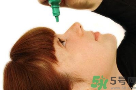 眼睛干澀看東西模糊用什么眼藥水？