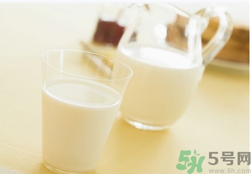 嬰兒奶粉大人能喝嗎？嬰兒奶粉大人喝了會(huì)怎樣？