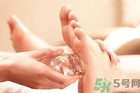 腳底拔罐能去濕氣嗎？腳底拔罐出現(xiàn)青紫正常嗎？