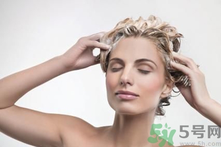 掉頭發(fā)和洗發(fā)水有關(guān)系嗎？掉頭發(fā)用什么洗發(fā)水好？