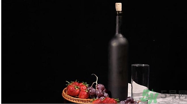 葡萄酒可以用塑料瓶裝嗎？自釀葡萄酒用什么裝比較好？