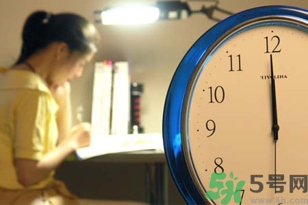 熬夜對(duì)青少年有什么影響？熬夜對(duì)青少年的危害是什么？