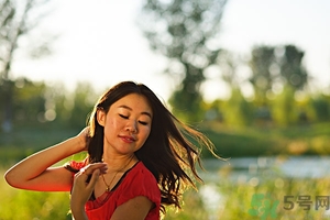 掉頭發(fā)用什么洗發(fā)水最好？掉頭發(fā)用什么洗發(fā)水好？