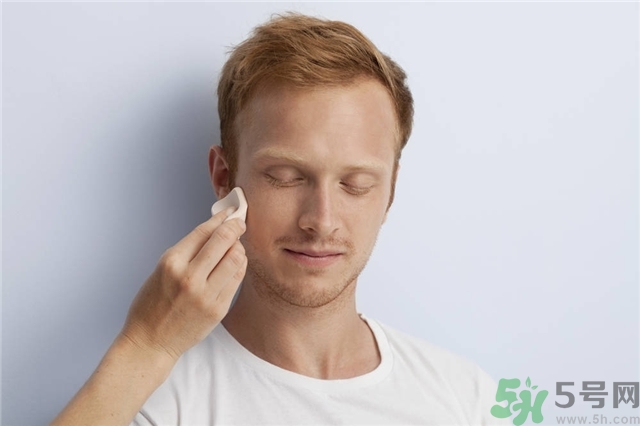皮膚差的男生怎么洗臉？皮膚差的男生晨起不能用清水洗臉