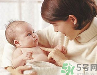 給寶寶斷奶寶寶哭的厲害怎么辦？給寶寶斷奶的正確方法