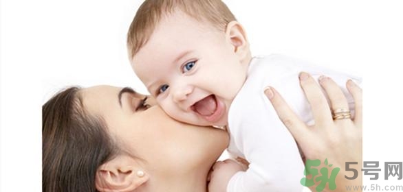 母乳喂養(yǎng)的好處有哪些？母乳喂養(yǎng)怎么知道寶寶吃飽了沒？