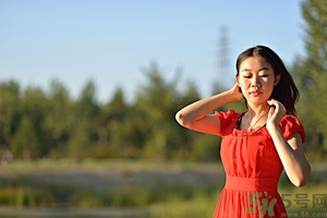 頭發(fā)枯黃稀少怎么辦？頭發(fā)又黃又少怎么辦？