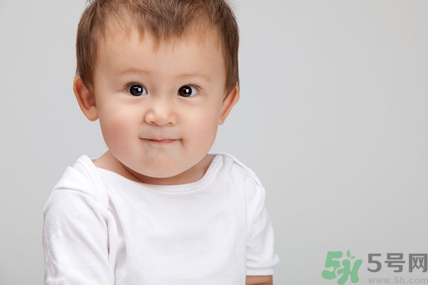 寶寶掉頭發(fā)是什么原因？寶寶掉頭發(fā)是怎么回事？