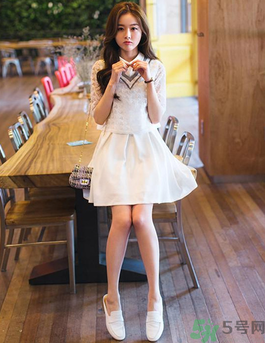十月份可以穿裙子嗎？十月份穿什么衣服合適？