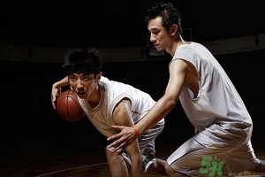 打籃球崴腳了怎么快速恢復(fù)？打籃球腳崴了腫了怎么辦？