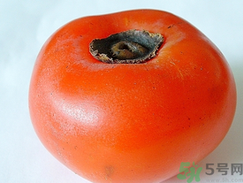 新鮮柿子皮可以吃嗎？吃了柿子皮怎么辦？