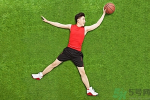 打籃球腿抽筋怎么辦？打籃球小腿抽筋怎么辦？