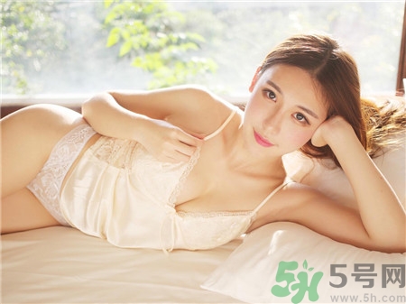 處女第一次緊張?jiān)趺崔k？處女第一次都會(huì)出血嗎？